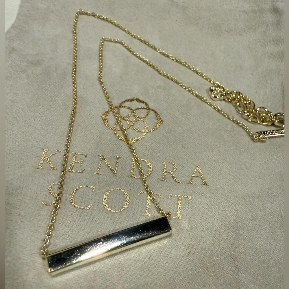KENDRA SCOTT Jack Gold Bar Necklace in White Crystal w/ Jewelry Pouch - Picture 6 of 6